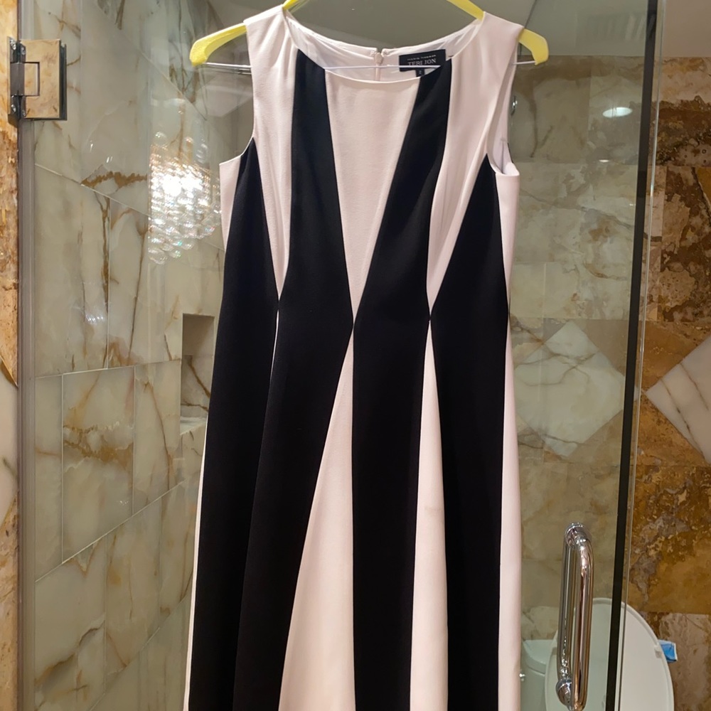 Teri John midi dress sleeveless